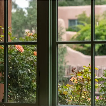 Fabulous Historic Adobe Close To Canyon Road