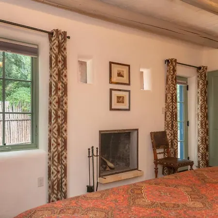 Fabulous Historic Adobe Close To Canyon Road *