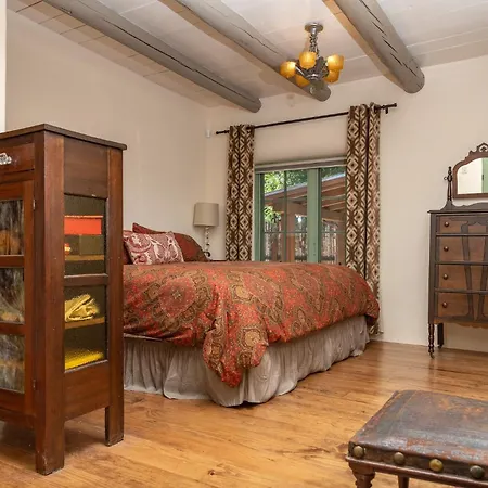 Fabulous Historic Adobe Close To Canyon Road Holiday home Santa Fe