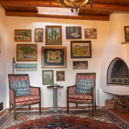 Fabulous Historic Adobe Close To Canyon Road *