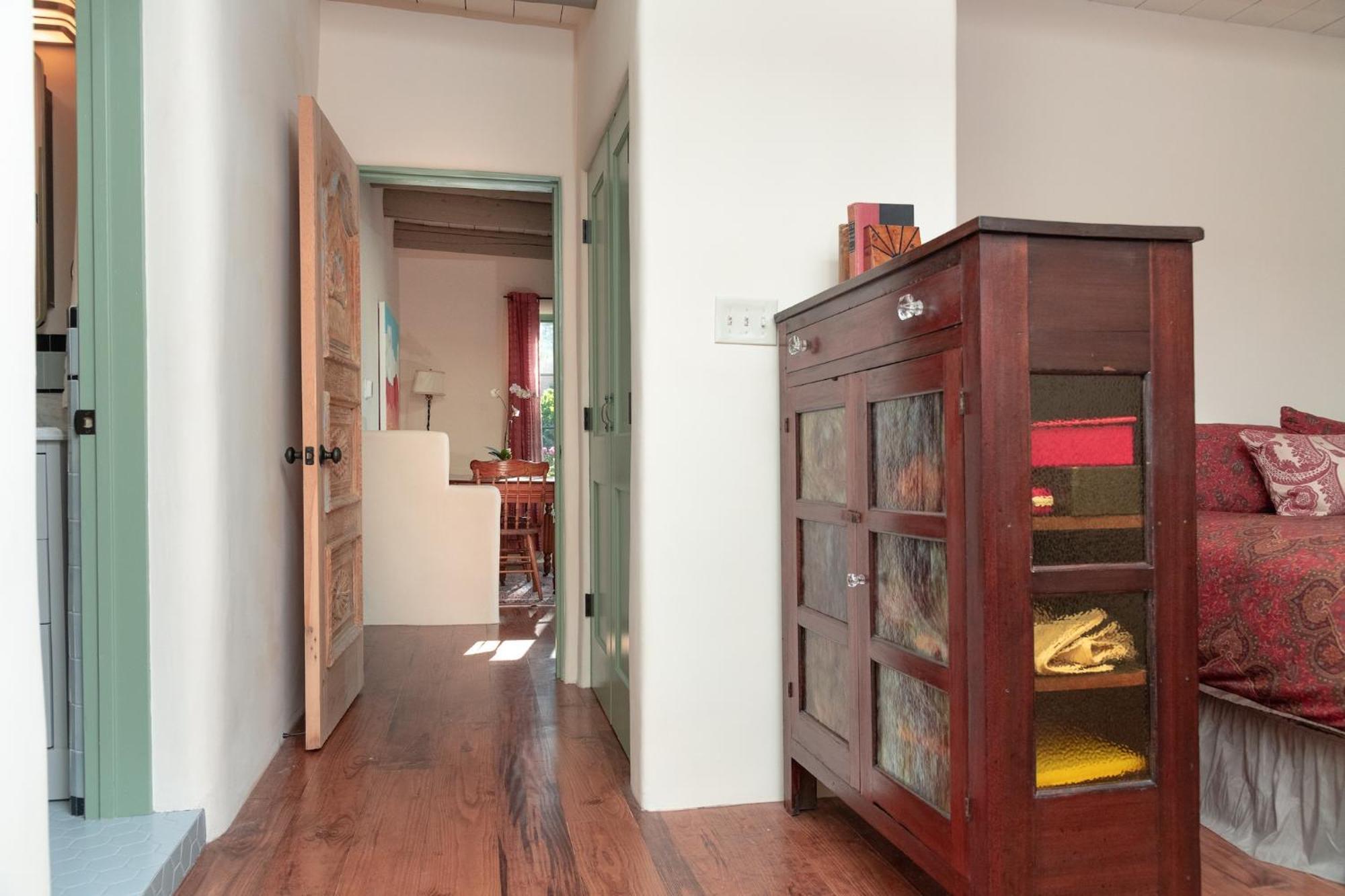 Fabulous Historic Adobe Close To Canyon Road Holiday home